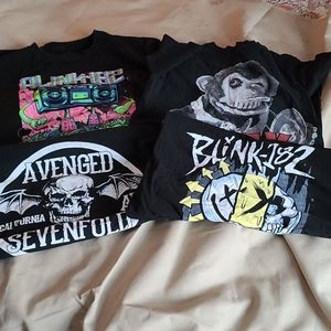 4 tee shirts concert